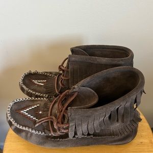 Moccasins. Brown leather. Size 8